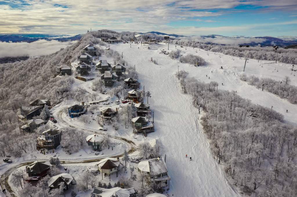 Beech Mountain Resort offers a Weekday Season Pass for Lees-McRae College Students, Faculty and Staff