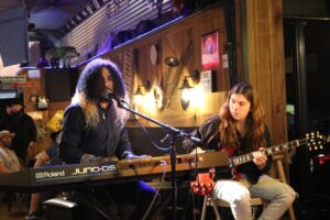 TJ Darnell Duo plays piano and guitar in bar